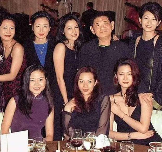 中國香港女明星，自信之光，展現(xiàn)變化之力