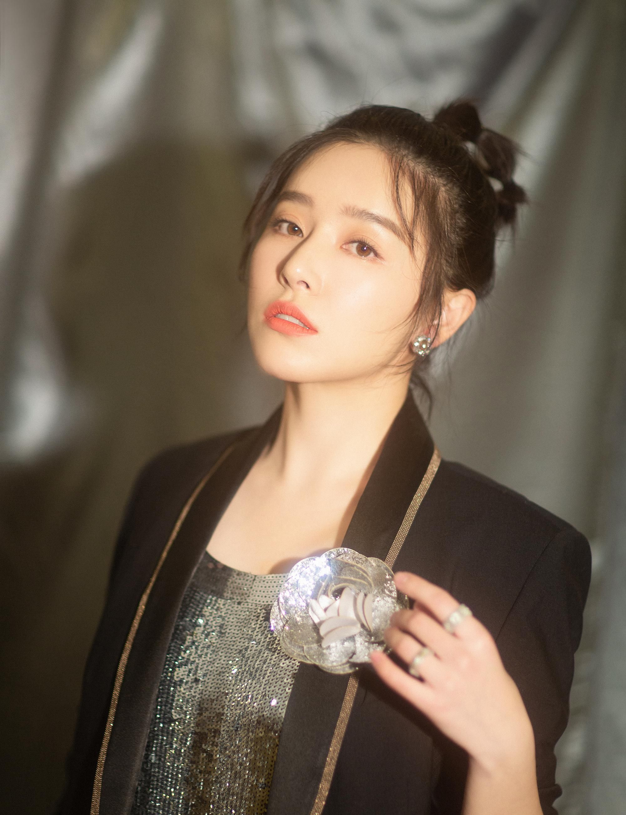 闞清子演藝事業(yè)持續(xù)升溫，新動態(tài)備受矚目，最新消息一覽