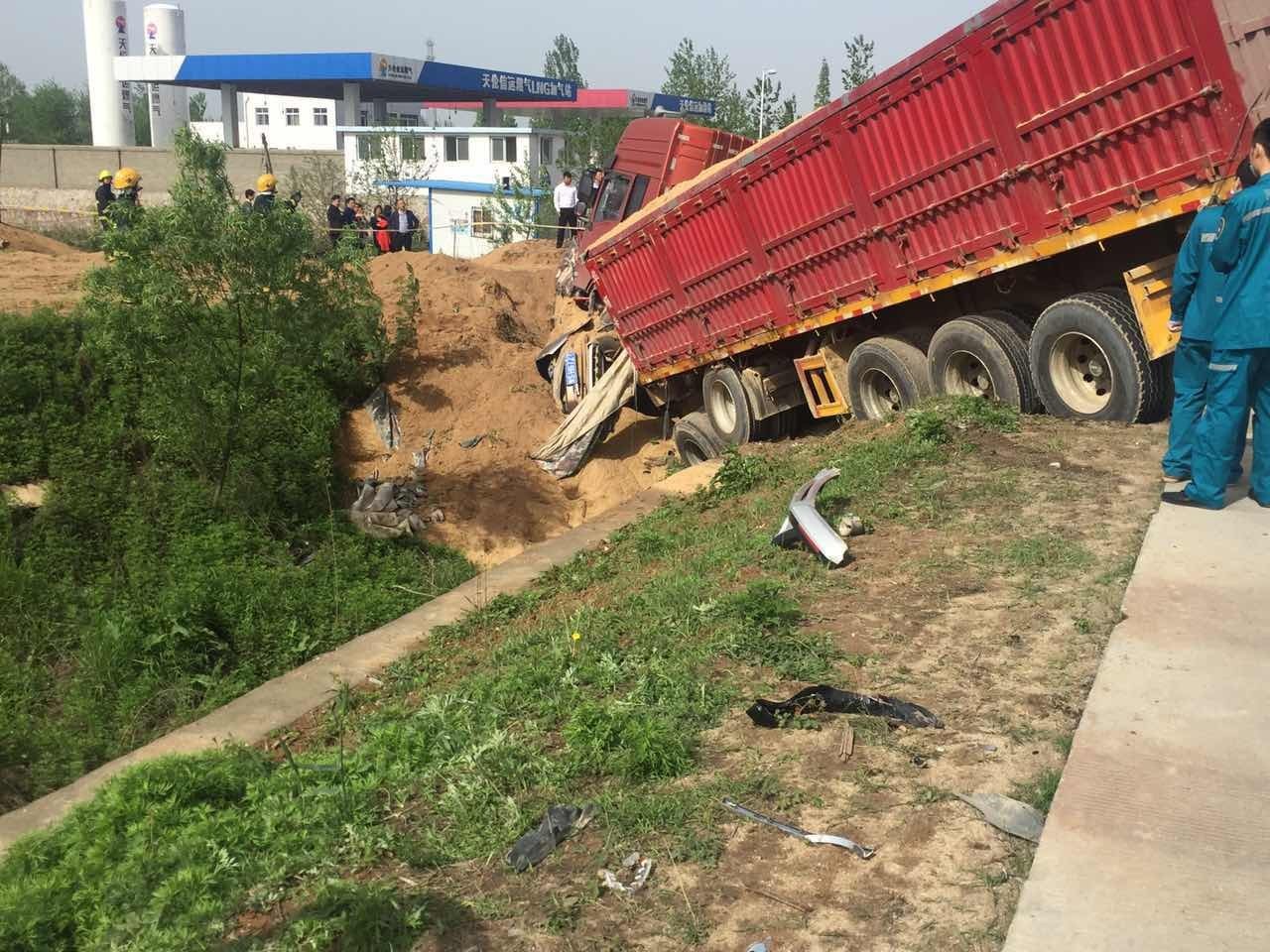 信陽(yáng)312國(guó)道車禍?zhǔn)录疃确治雠c最新報(bào)道